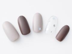 【365日ネイル】いつものベージュブラウンを楽しげに♪ さりげなく星が光るクールポップネ