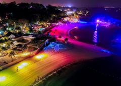 夜のシンガポールのビーチがアート空間に！「マジカルショア」は幻想的な光の魔法にかか