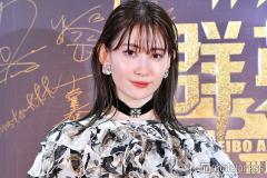 小嶋陽菜の愛用香水リスト公開 “モテ香水”も「誰もが好きな清楚感と色気の共存」 - ビュ