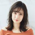 セミロングさんはレイヤーカットで大人っぽく！前髪ありでもなしでも美人見え |