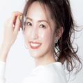 有村実樹流 春ファッションの着こなし方｜セルヴォーク、ケイト、KANEBO…ポイントはアイメ