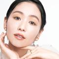 カラフルな目元に浮かない、 抜け感のある“透けフワ眉”｜人気H&M岡田知子さんが提案 |