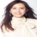 梅雨も安心♪ モデル・有村実樹さんが雨の日に持ち歩くお直し用のヘアアイテムは？ |