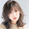 人気の外ハネへアは重めでおしゃれ顔に！クール美人をつくるミディ |