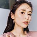 話題騒然！「アンプリチュード」のブラウングロスが、この夏“さりげないこなれ感”で使