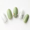 【365日ネイル】爽やかカラーにパンチをトッピング！辛口なライトグリーンネイル |