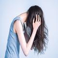 梅雨に負けないヘアスタイリング法｜湿気があってもふんわり無造作へアに♪ モデルもやっ