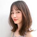 【30代・40代ヘア】重軽レイヤー×柔らかニュアンスのくびれミディアムスタイル | ビューテ