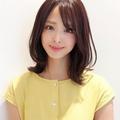 “くびれ”ミディアムヘアで色っぽく！忙しい女性にぴったりの時短へア |