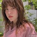 べたつきも味方に！夏にぴったりなウェットヘアのスタイリング方法＆おすすめのスタイリ