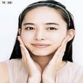 厚塗りやはがれが気になるパウダリーファンデーションは、ハンドプレスでパウダーを肌に