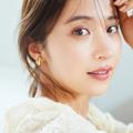 うるおいを閉じ込め、表面はサラサラ！ 衛藤美彩さんの秋肌は、軽さのある“清潔感”がキ