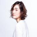 30代・40代に似合う！ 無造作に揺れる毛先が色っぽい華やかウェーブボブ | ビューティーガー