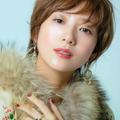 伊藤千晃さんが魅せる、上品さと愛らしさを併せ持つエスティ ローダーのホリデーメイク【