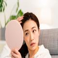 今秋は“コロナ抜け毛”に要注意！ 今日からできる薄毛対策を専門家に聞いた | ビューティ