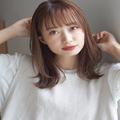 マスクでも崩れにくいシースルー前髪なら、ぱつっとカットした短めが今っぽい！ |