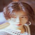佐久間由衣さん、スモーキーレッドの唇でちょっぴり大人っぽく｜言葉とメイクvol.1「永い夏