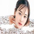 乃木坂46山下美月さんがベイビーミーのモスブラウンのマスカラでクリアな目元に変身♪｜秋