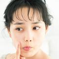 たるみが気になる人必見！「下唇ふー」「ぴよぴよぷー」…ハンズフリーで実践できるエク