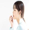 法令線、マリオネットライン…気になる“たるみ影”をチークやハイライトでカムフラージ
