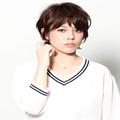 揺らぎ前髪で若見え！ フェミニン×マニッシュを両立する大人のショートヘア | ビューティ