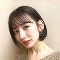 大人可愛い王道ショートボブヘアは、コンサバにも対応可能なワイドなシースルー前髪が新