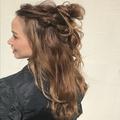 前髪なし×お団子アレンジがおしゃれ♪仕事〜休日まで使える簡単ヘアをご紹介 - ビューティ