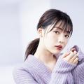 ニットに似合う「ひとつ結び」と「シニヨン」の作り方｜動画連載「柳橋唯のビテキしてみ