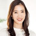 元宝塚歌劇団娘役の伶美うららさんに聞くタカラジェンヌのヘアケア術｜月1カラーでも美髪