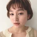 パーマでアレンジも思いのまま！オン眉バングの旬顔ショートボブ |