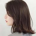 伸ばしかけ前髪が色っぽい！軽やかなひし形シルエットのロブヘア |