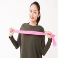 安藤美姫さんのチューブエクササイズ｜効率よく負荷を高められる注目のトレーニング法を