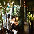 日常から離れて心休まるひと時を。“おしゃべり禁止”のブックカフェ「アール座読書館」