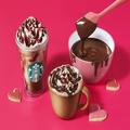 スタバ新作！バレンタイン限定フラペチーノ®は “とろける生チョコ” と “ザクザク” が