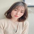 楽ちんで大人可愛い《ゆるふわパーマ×ミディアム》おしゃれな無造作ヘアをご紹介 - ビュー