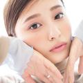 こんなピンクメイクもあり！吉川愛さん、シアーピンクシャドウで目元に春らしいしゃれ感