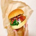 中身も厚さもスゴすぎ…！【コストコ】フードコートで見つけた”プルドポークバーガー”