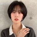 大人の暗髪インテリショートできっちり感を |