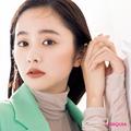 堀田真由さんが選ぶ春リップ3選。綺麗色の服には赤み系リップで抜け感を | ビューティーガ