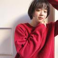 一手間で自然と小顔感が高まる。旬な雰囲気を醸す［大人のハンサムショート］ -