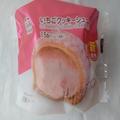 果肉たっぷりの贅沢クリーム♡【ファミマ】の“新作いちごシュー”はもう食べた？ - ビュ