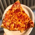 【コストコ】チーズ好きにおすすめのピザで食欲全開！じゅわっとチーズの脂が… - ビュー