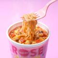 流行りの「ロゼラーメン」がカルディでも買える♡唐辛子のピリッと感がクセになりそう。