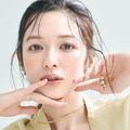 人気H＆M 林 由香里さんの今夏イチオシメイク｜イエローベージュ×シルバーラメでほんわか
