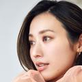 “マットな肌は老け見え”は思い込み。可愛げが宿るベースメイクとは｜美的GRAND |