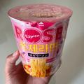 ピンク色のスープ！？【カルディ】で“ロゼラーメン”を発見！気になるお味は…？ - ビュ