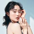 ボビイ ブラウンの偏光パールシャドウにキュン♡ 大人っぽ洗練メイクのポイントを人気H&