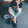 【今日のコーデ】Tシャツ×デニムの格上げに、憧れブランドの新作ローファーを指名！＜飯