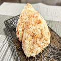 これはリピート確実… 鮭おにぎりに“ある調味料”を加えるだけで激ウマに - ビューティー