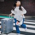 川口ゆりなはデニム×白ブラウスで甘めカジュアル。コスパなフレンチシック着回し5日目